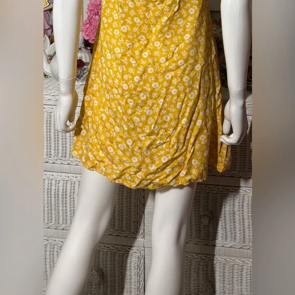 Reformation Madison mini dress Low Cut floral print in Yellow & white Size L - Picture 7 of 9